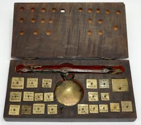 Münzwaage von Bankel (?), Nürnberg. 1837 justiert. 