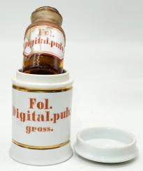 Porzellangefäß, um 1900, Grobes Fingerhut-Pulver 