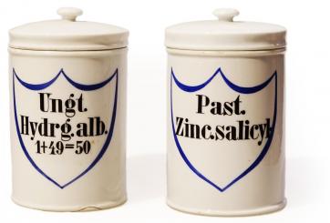 Paar Apotheken-Porzellangefäße, deutsch, um 1890. 2 St. 