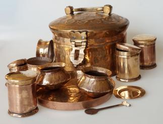 Hausapotheke, Necessaire, Utensilien? 