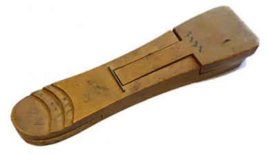 Münzprüfer aus Holz. Türkei, um 1850 