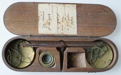 Münzwaage. Paris. Um 1800. Beschädigt. 